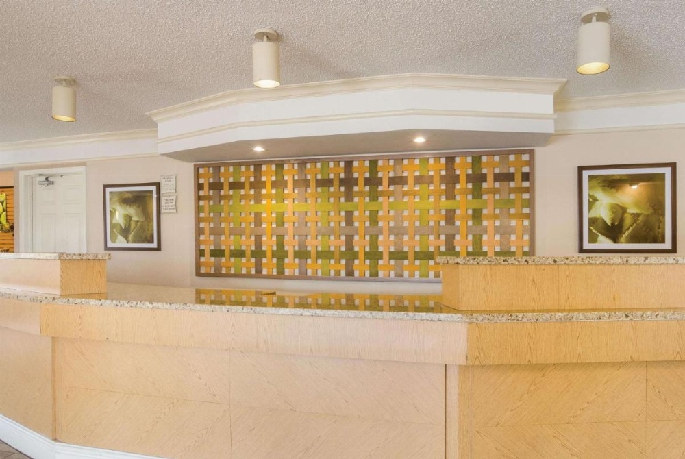 La Quinta Inn by Wyndham Denver Cherry Creek Image 11