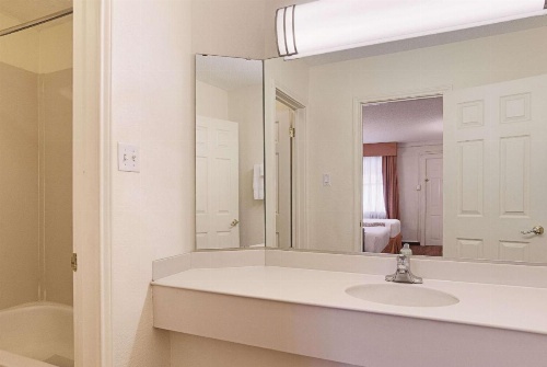 La Quinta Inn by Wyndham Denver Cherry Creek image 24