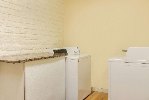 La Quinta Inn by Wyndham Denver Cherry Creek image 4