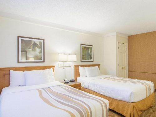 La Quinta Inn by Wyndham Denver Cherry Creek image 7