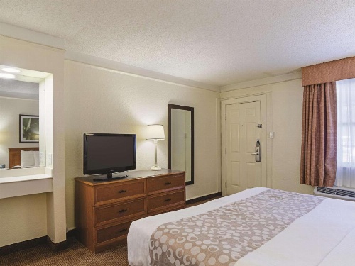 La Quinta Inn by Wyndham Denver Cherry Creek image 8